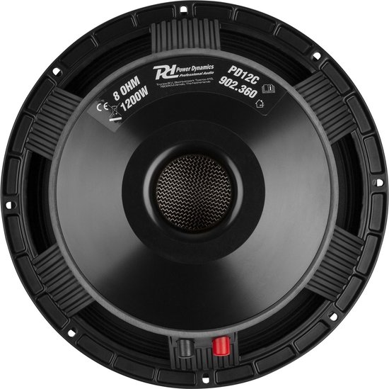 Zwarte woofer met 'Power Dynamics PD12C 8 Ohm 1200W' label, vanuit de voorkant bekeken.