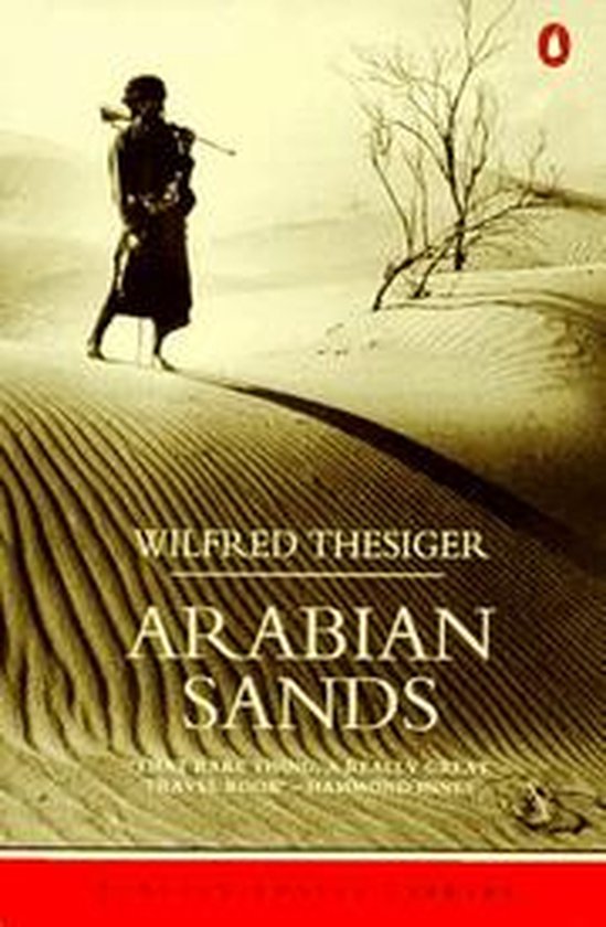 Boek "Arabian Sands" van Wilfred Thesiger, met op de cover een figuur met een geweer in een zandwoestijn.