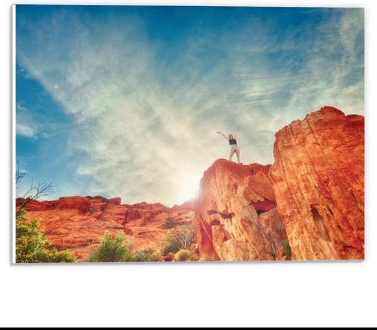 Forex - Persoon op de Rotsen  - 40x30cm Foto op Forex