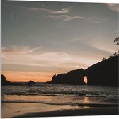 Dibond - Rotsen in het Water tegen de avond - 80x80cm Foto op Aluminium (Wanddecoratie van metaal)