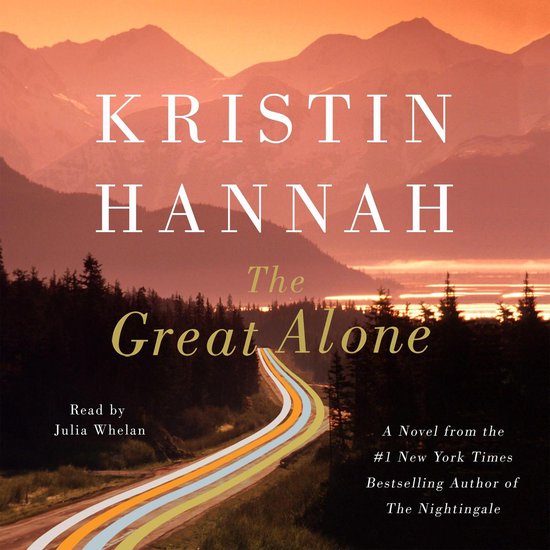 Boekomslag van "The Great Alone" van Kristin Hannah met een weg die naar bergen leidt bij zonsondergang.