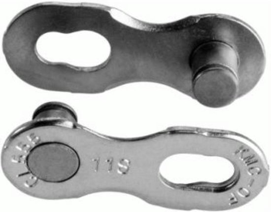 Twee zilverkleurige KMC 11-speed MissingLink schakels, close-up.