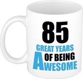85 great years of being awesome cadeau mok / beker wit en blauw