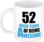 52 great years of being awesome cadeau mok / beker wit en blauw