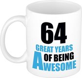 64 great years of being awesome cadeau mok / beker wit en blauw