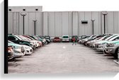 Canvas - Persoon op Parkeerplaats - 60x40cm Foto op Canvas Schilderij (Wanddecoratie op Canvas)
