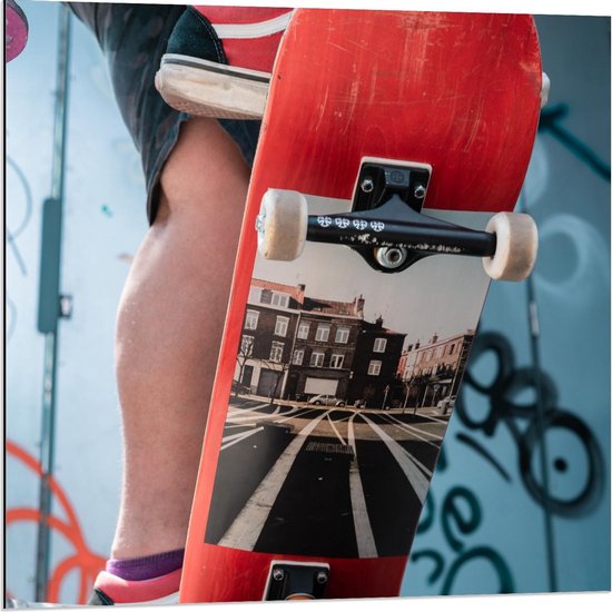 Dibond - Skater met Rood Skateboard - 80x80cm Foto op Aluminium (Wanddecoratie van metaal)