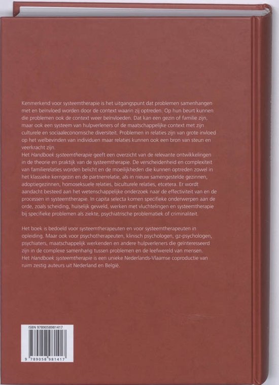Boek met bruine kaft, tekst in het Nederlands. ISBN en barcode zichtbaar.