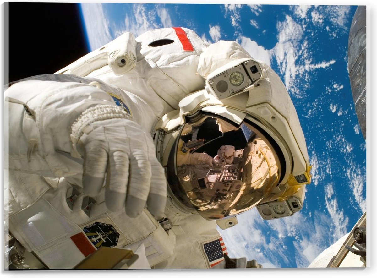 Acrylglas - Astronaut met Dik Wit Pak - 40x30cm Foto op Acrylglas (Met Ophangsysteem) op Prijzenvolger.com
