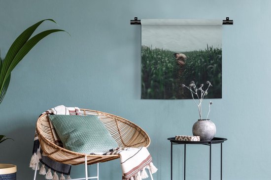 Tapisserie Abstrait Body - Jeune femme accroupie dans la nature Tapisserie coton 60x60 cm - Tapisserie avec photo