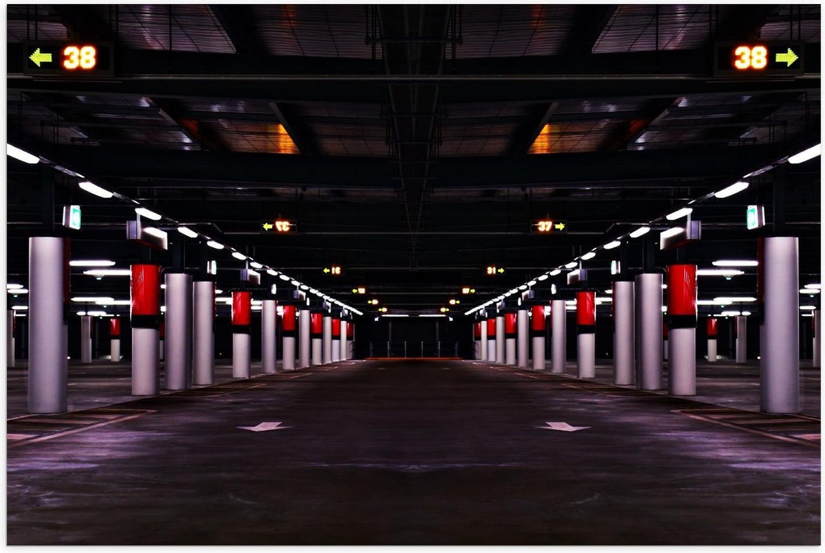 Poster – Parkeergarage met Rode Palen - 60x40cm Foto op Posterpapier