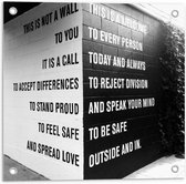 Tuinposter – Positieve Tekst op Hoek van Muur (zwart/wit) - 50x50cm Foto op Tuinposter  (wanddecoratie voor buiten en binnen)