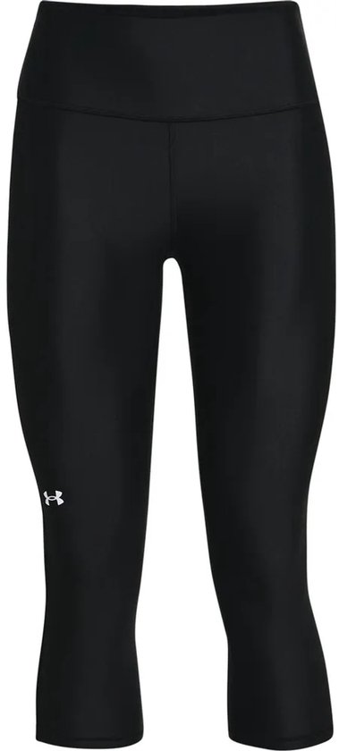 Zwarte capri sportbroek voor dames met wit Under Armour logo op de linker broekspijp.