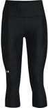 Zwarte capri sportbroek voor dames met wit Under Armour logo op de linker broekspijp.
