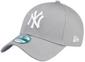 Grijze New Era New York Yankees pet met wit "NY" logo.