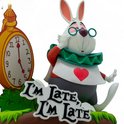 Witte konijn met bril, vest met hart, naast een zakhorloge en een bordje 'I'm late, I'm late'.