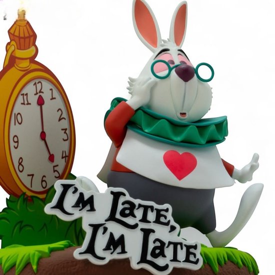 Witte konijn met bril, vest met hart, naast een zakhorloge en een bordje 'I'm late, I'm late'.