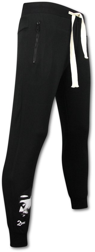 Zwarte joggingbroek met op de linker pijp een print van Tupac.