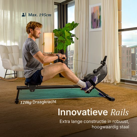 Man op zwarte roeitrainer met innovatieve, lange stalen rails. Max. 195 cm, 120 kg draagkracht.