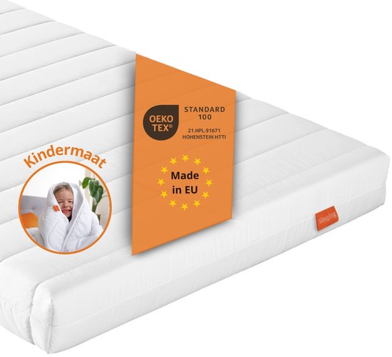 Witte kindermatras met OEKO-TEX® STANDARD 100 keurmerk en 'Made in EU'. Een kind in een witte deken is zichtbaar in een cirkelvormige inset.