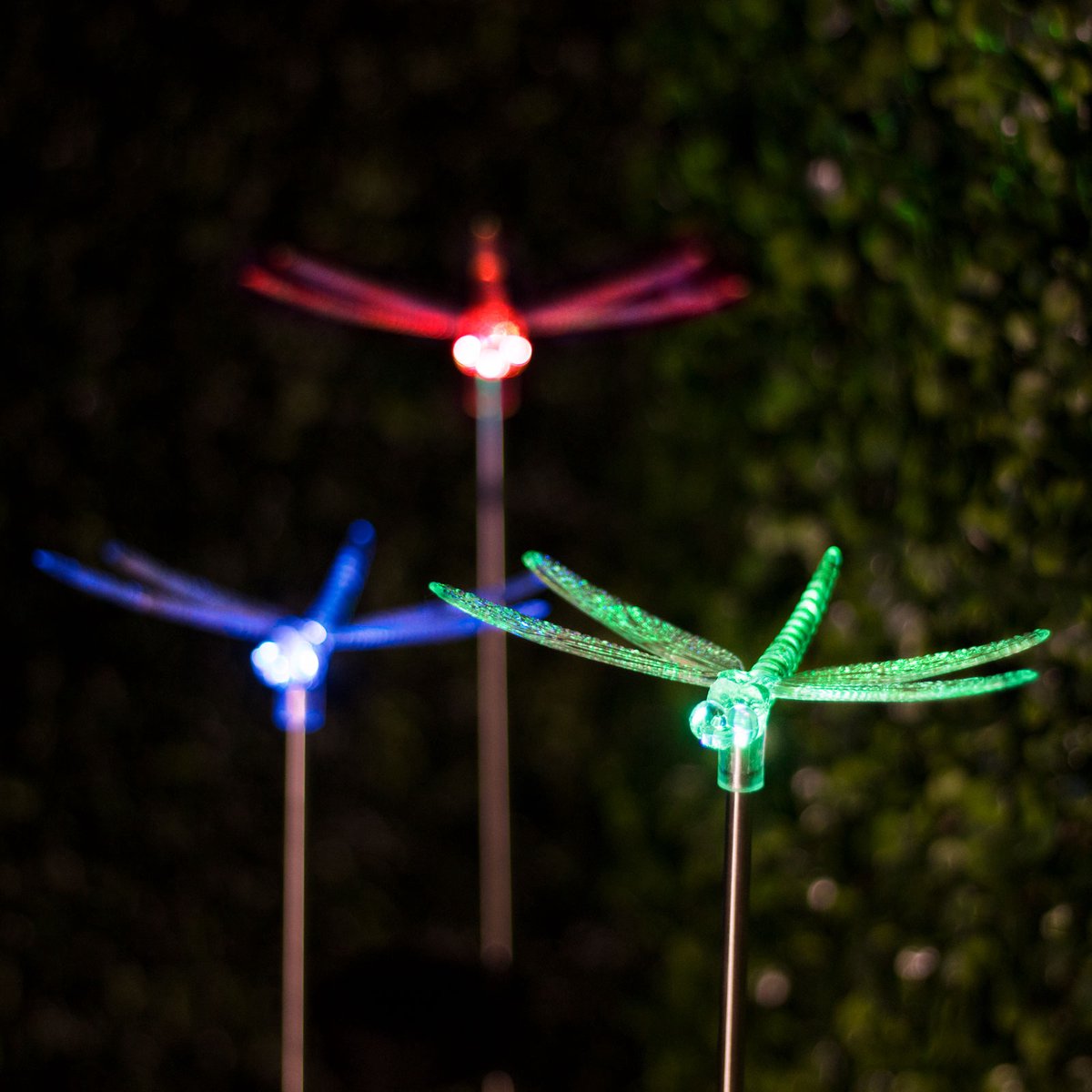 1x Solar Tuinlamp LED op Zonne-Energie – Libelle Decoratielamp Buiten – RGB LED – 43,5 cm Hoog – Met Grondpen – Automatisch Aan/Uit – Sfeerverlichting voor Tuin en Pads [11393B]