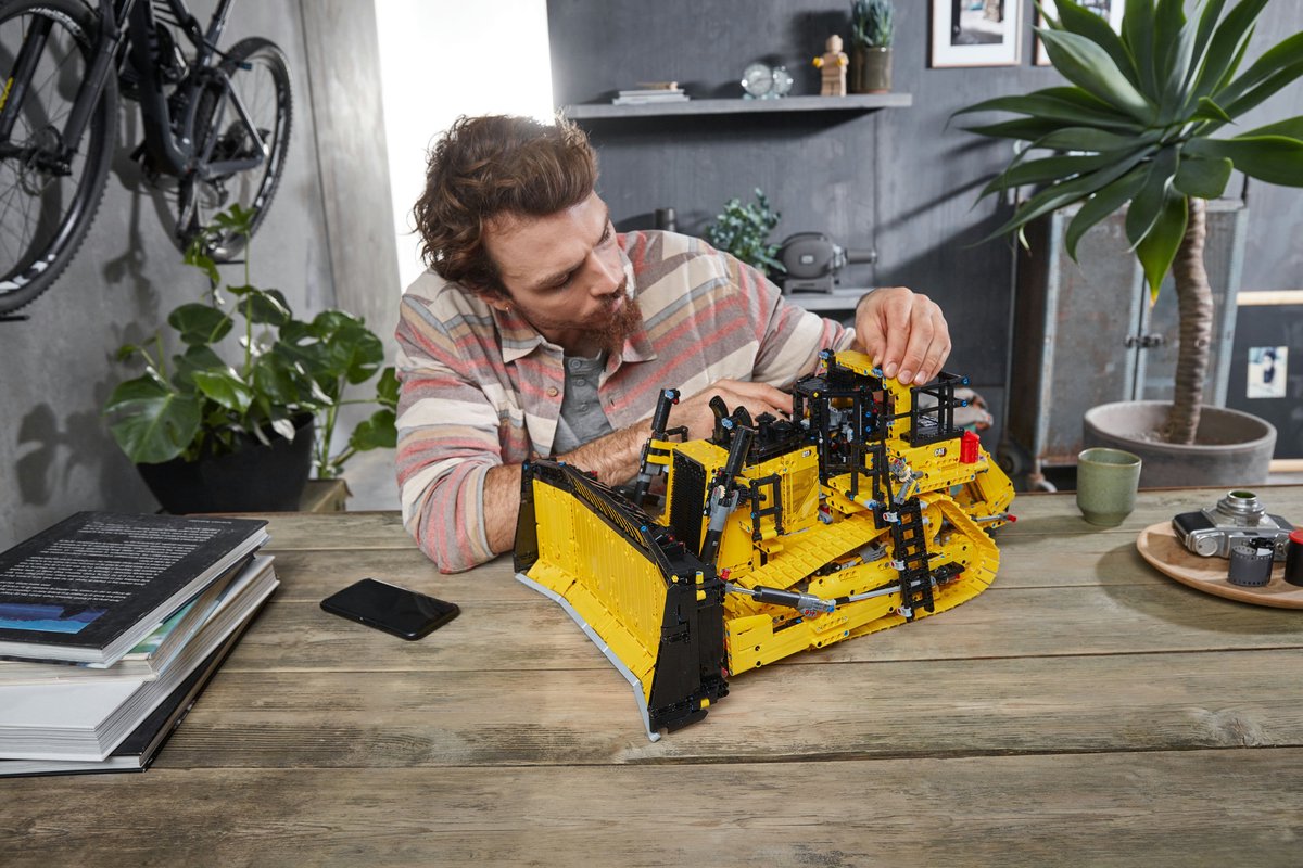 LEGO Technic Cat D11 Bulldozer met App-besturing - 42131 — afbeelding 16