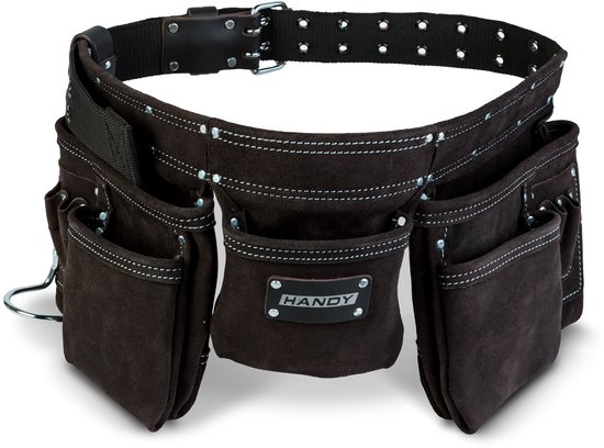 Ceinture à outils utilitaire marron foncé à 7 poches avec boucle argentée, isolée sur fond blanc.