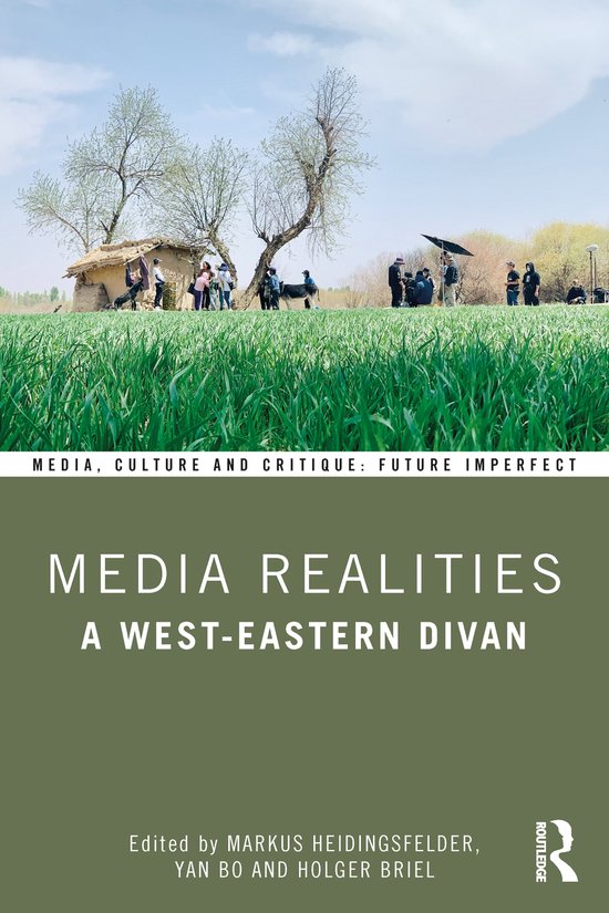 Boekomslag met filmploeg in groen veld, titel 'Media Realities: A West-Eastern Divan' op olijfgroene achtergrond.