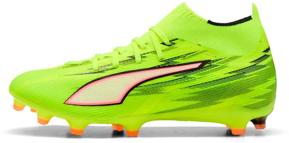 Puma Ultra 6 dames voetbalschoenen in felgeel met zwart en roze details, ontworpen voor snelheid en grip. EU 41.