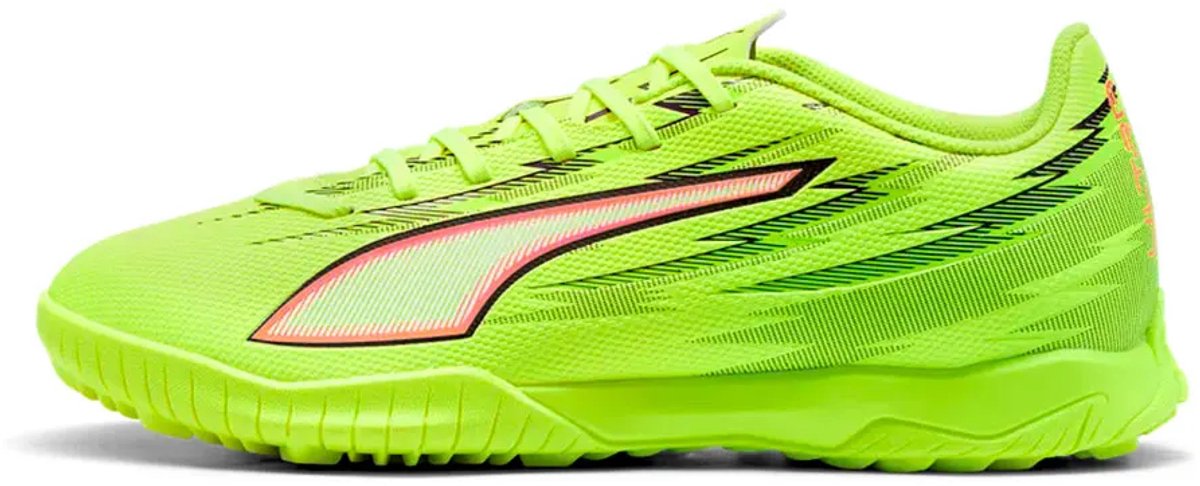 Groene Puma Ultra 6 Play TF voetbalschoenen EU 43 met lichtgewicht mesh bovenwerk en stabiliserend ondersteuningsframe.