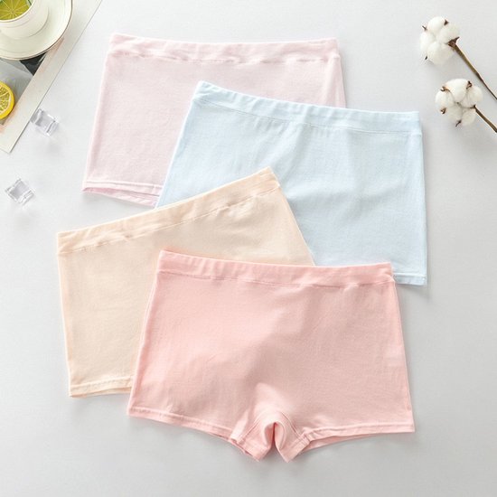 Vier effen katoenen boxershorts in pastelkleuren: lichtroze, lichtblauw, beige en roze.