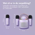 Afmetingen van de lichtpaarse karaokespeaker met discobal en twee microfoons. De microfoons zijn 12,8 cm lang, de speaker is 16,5 cm hoog en 12 cm breed.