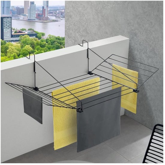 Zwart opvouwbaar droogrek met twee gele en twee donkergrijze handdoeken erop, hangend aan een balustrade.