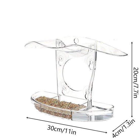 Transparant acryl vogelvoederhuisje gevuld met vogelzaad, met afmetingen van 30cm/11in breed, 20cm/7.7in hoog en 4cm/1.3in diep.