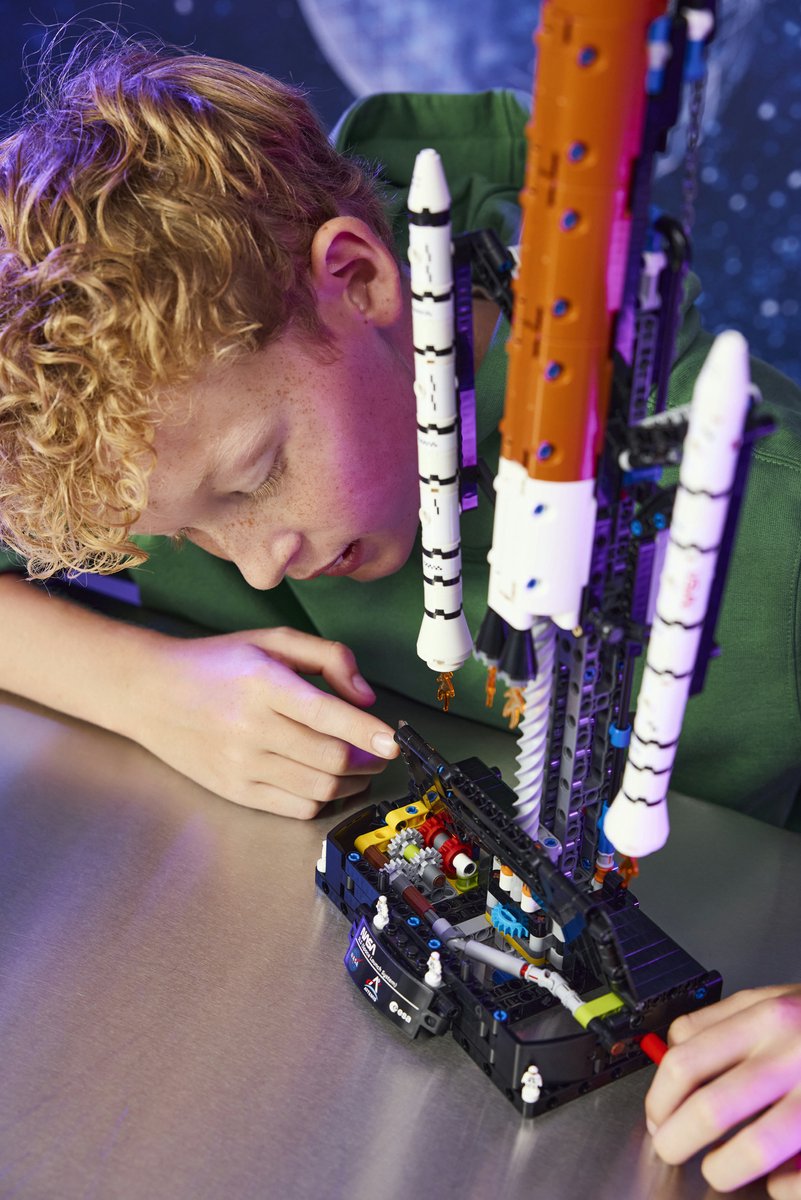 LEGO® Technic NASA Artemis Ruimteraket - 42221 — afbeelding 9