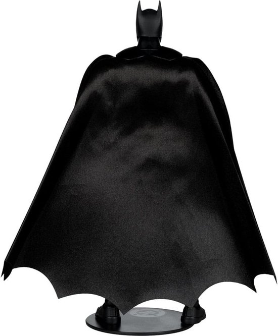 Zwart Batman actiefiguur met wapperende cape, rug van voren gezien.