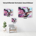 Drie formaten van een canvas schilderij met een anime figuur met een kettingzaag, naast een stoel en een plant.