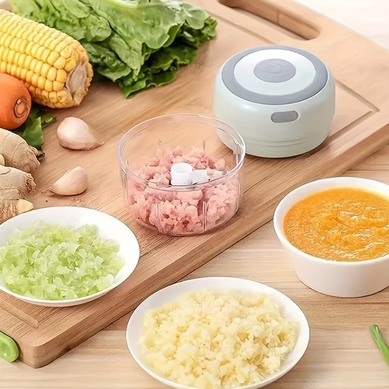 Mini keukenmachine 250 ml, vleesmolen, kleine keukenmachine met 3 roestvrijstalen messen, elektrische hakmolen, Geschikt voor vlees, groenten en fruit. van Merkloos — afbeelding 5