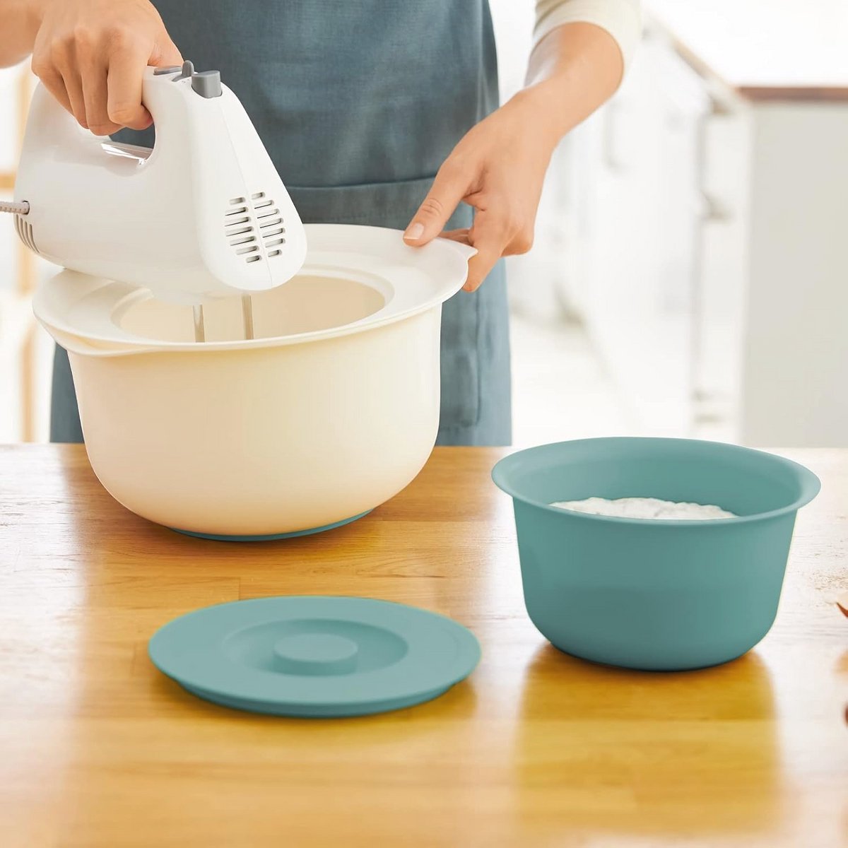 Set van 2 kunststof mengkommen met deksel en spatbescherming – 1,2 l + 4 l