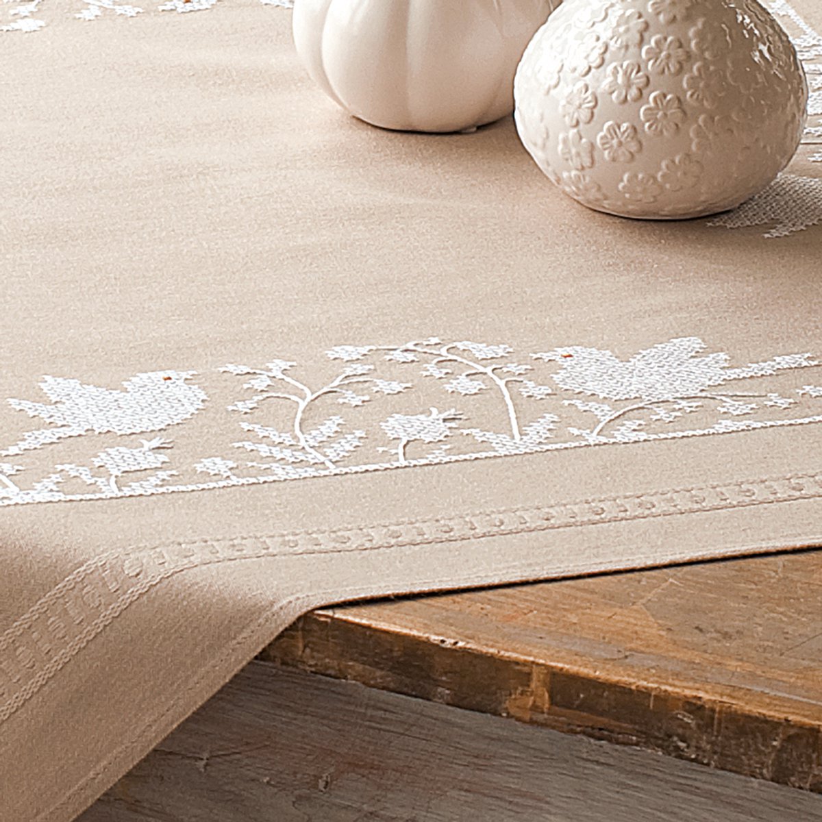 Vervaco - Tafelkleed kit - Witte vogels - PN-0013116 - Borduren - Borduurpakket - Borduurpakket volwassenen - Borduurpakket kind