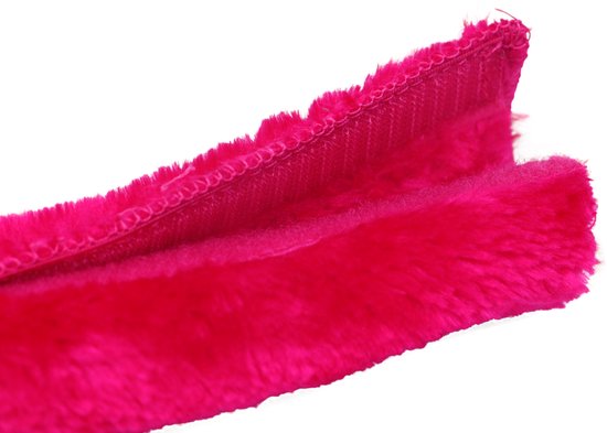 Donkerroze bontje met klittenbandsluiting.