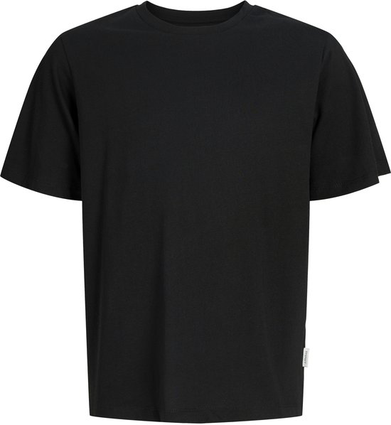 Zwarte Jack & Jones jongens T-shirt met korte mouwen en een klein label aan de onderkant.