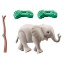 Grijze Playmobil babyolifant met bruine tak en twee groene struikjes.