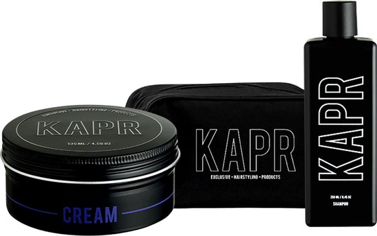 Zwarte KAPR verpakkingen: pot met "CREAM" 135 ml, zwarte toilettas met KAPR logo, en fles met "SHAMPOO" 250 ml.