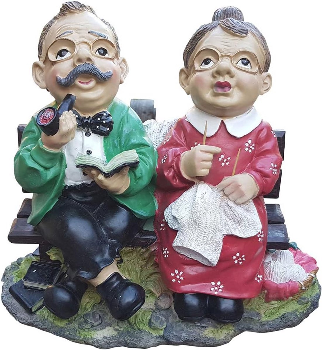 Tuinfiguur opa en oma op een bank voor gezellige tuindecoratie