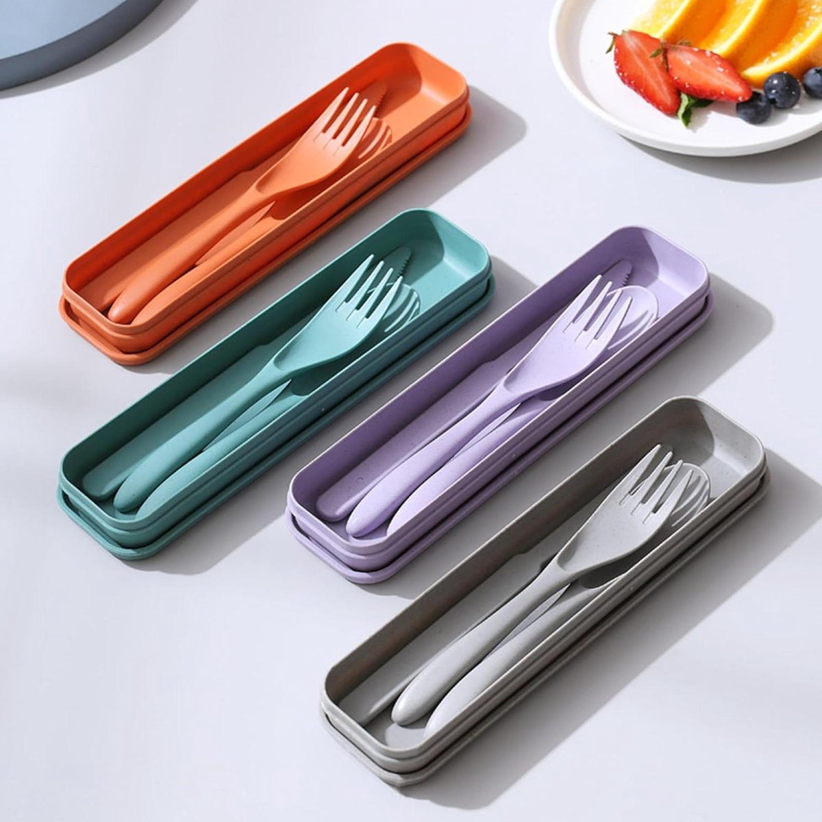 Cosensi - Draagbaar kunststof reisbestek set met etui voor outdoor gebruik - mes, lepel, vork - herbruikbaar en ideaal voor picknick en camping - 4 delige bestekset