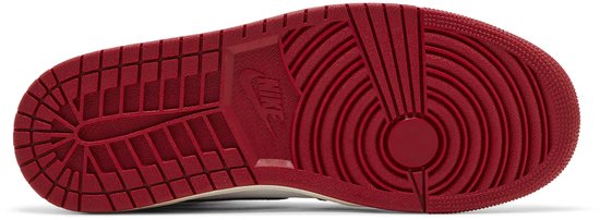 Air Jordan 1 Retro High OG « Black Toe Reimagined » taille 38