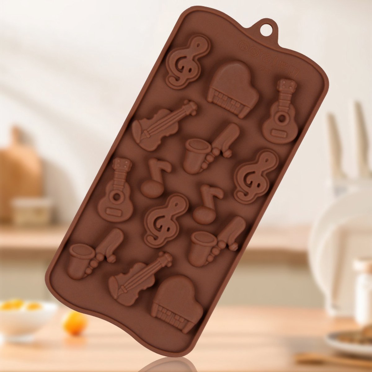Siliconen chocolade mal in de vorm van een muziekinstrument - donkerbruin