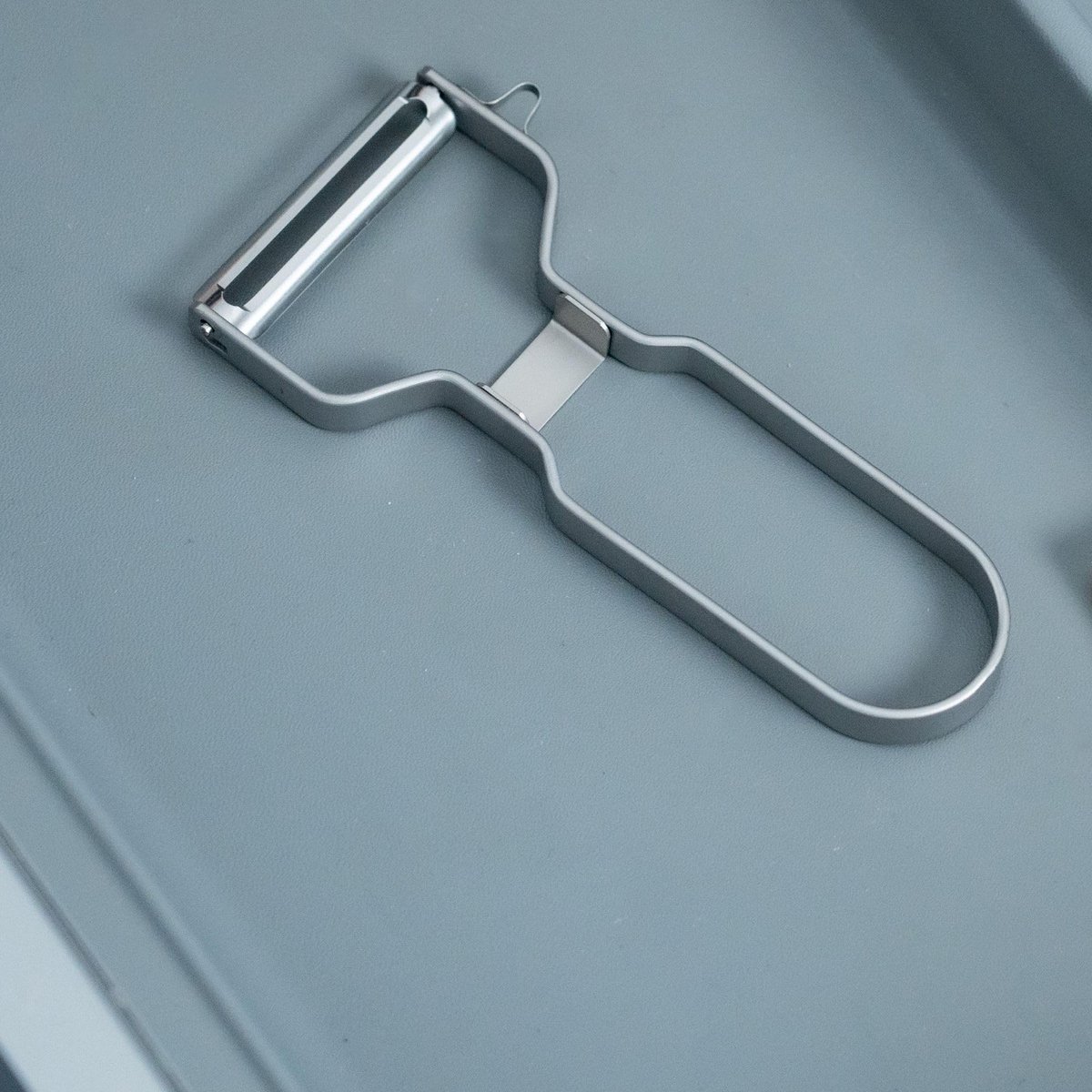 Unyqoos® Set van twee dunschillers met dubbelzijdig mes en uitholler