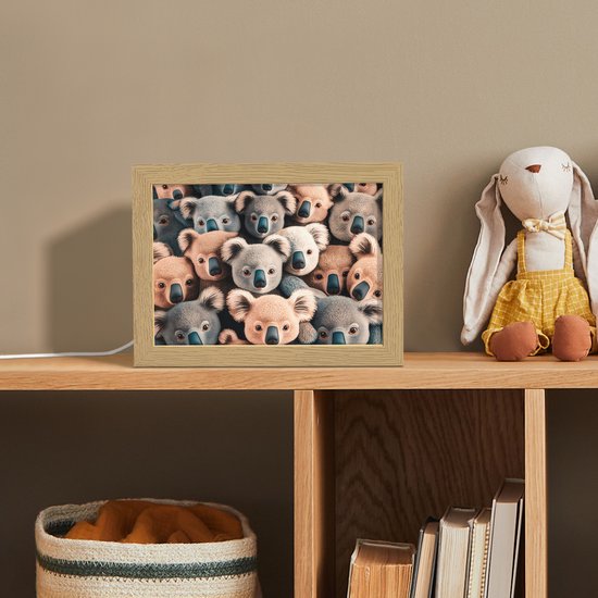 Nachtlampje 20x15 cm - Kinder lampje - Koala - Dieren - Patronen - Grijs - Bruin - Kinderen - Tafellamp kinderkamer - Slaapkamer lamp - Bedlamp kinderen - Kinderlampje stopcontact - Wandlamp babykamer - Nachtlampjes van OnlyWow — afbeelding 3